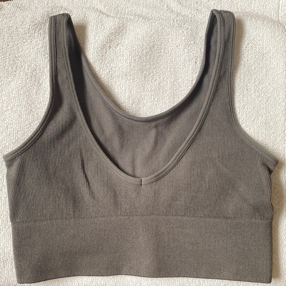 2/$12 Urban Planet Seamless Ribbed V-Neck Cropped Tanks (Size S) - Picture 1 of 4